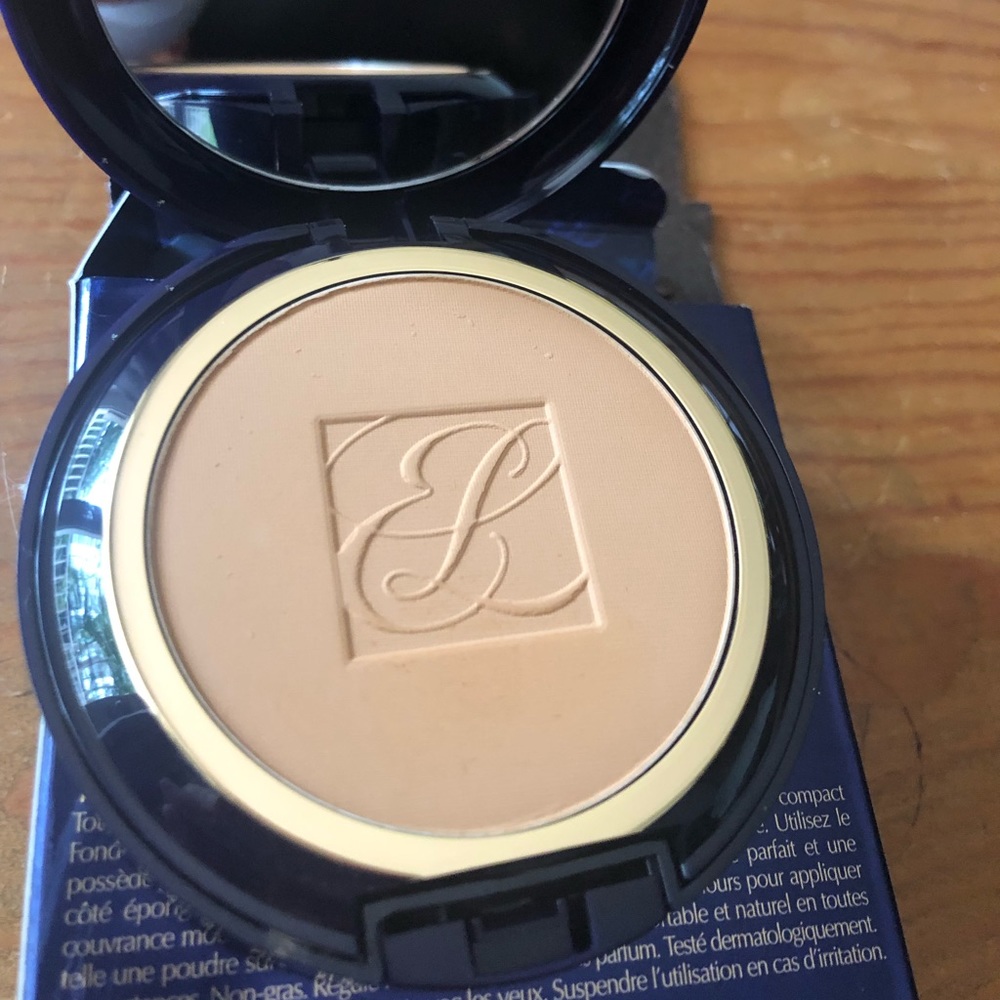 Estée Lauder Double Wear Powder Makeup